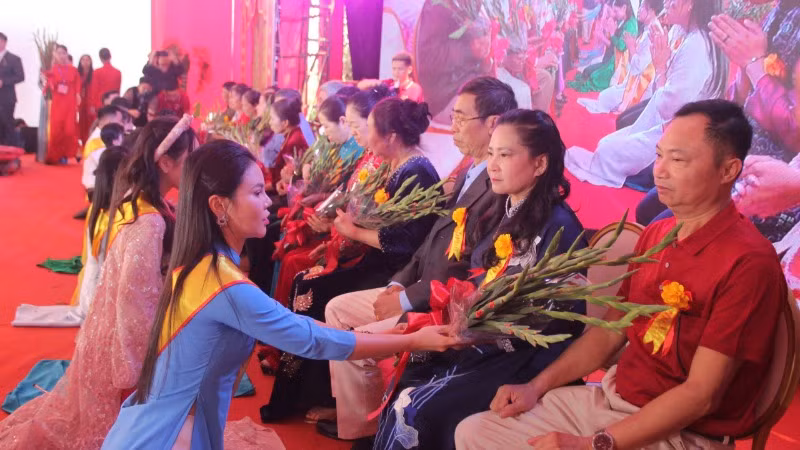 Lễ hội Bách Thiện Hiếu Vi Tiên tôn vinh chữ “hiếu” trong văn hóa truyền thống của người Việt. (Ảnh: Ban tổ chức)