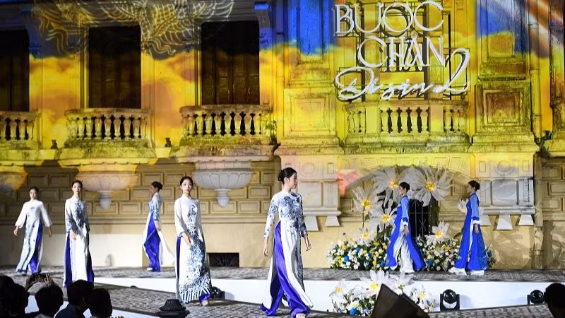 "Bước chân di sản 2" hướng đến tôn vinh vẻ đẹp di sản văn hóa Việt Nam qua thời trang. (Ảnh: Thiên Hùng)