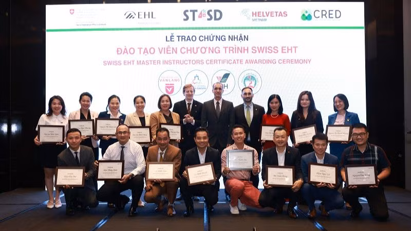 Trao chứng nhận Đào tạo viên Chương trình Swiss EHT.