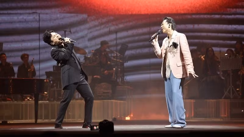 Soobin Hoàng Sơn khiến khán giả phấn khích khi song ca cùng Tùng Dương. (Ảnh: Hòa Nguyễn)