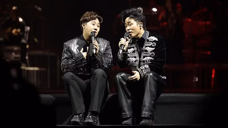 Màn kết hợp đầy ăn ý của Tùng Dương và Trung Quân Idol. (Ảnh: Hòa Nguyễn)