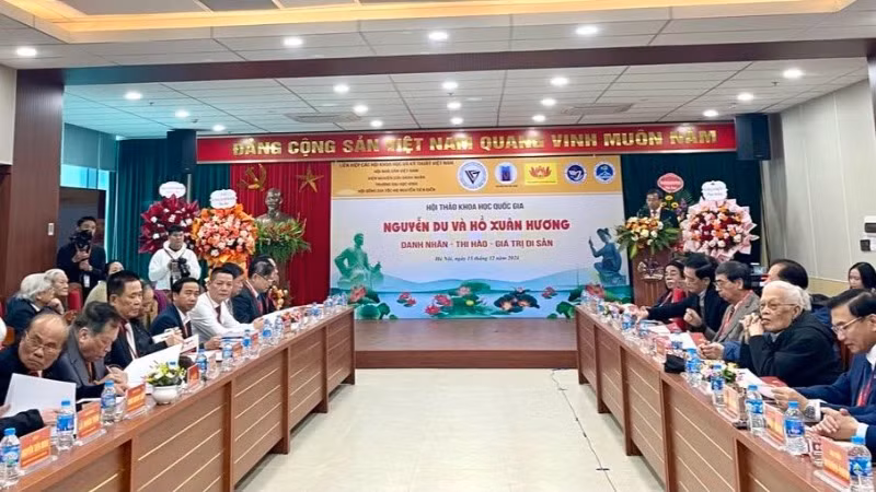 Toàn cảnh Hội thảo "Nguyễn Du và Hồ Xuân Hương: Danh nhân - Thi hào - Giá trị di sản”. (Ảnh: TRANG ANH)