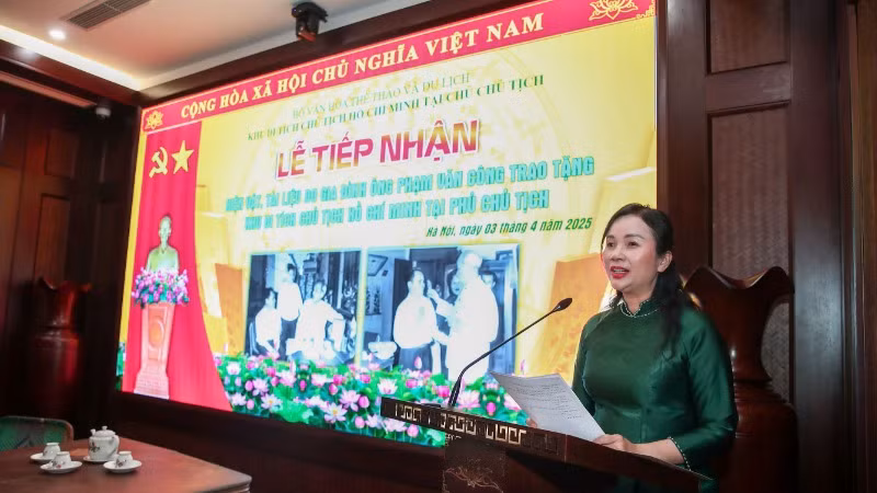 Giám đốc Khu Di tích Chủ tịch Hồ Chí Minh tại Phủ Chủ tịch Lê Thị Phượng phát biểu. (Ảnh: NAM NGUYỄN).