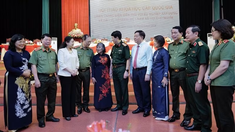 Các đại biểu dự hội thảo trao đổi về kinh nghiệm, tầm vóc Chiến thắng lịch sử Điện Biên Phủ.