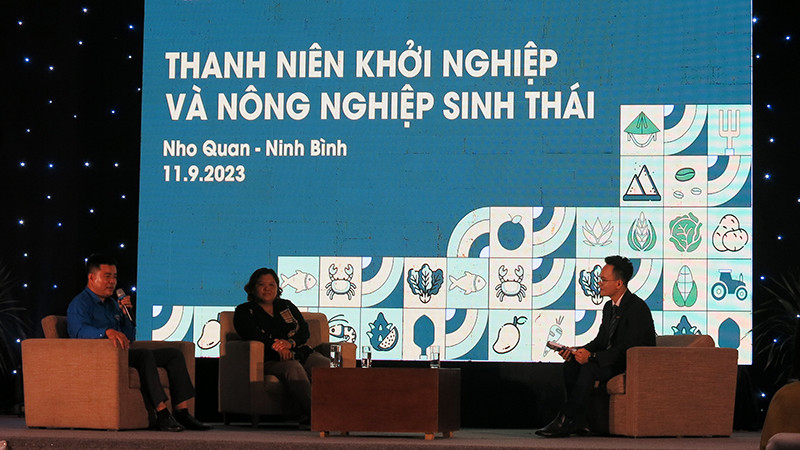 Các đại biểu thanh niên chia sẻ về nông nghiệp sinh thái. (Ảnh: Ngân Anh)