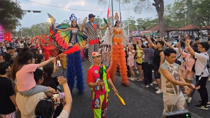 Diễu hành Liên hoan Múa rối Hải Phòng mở rộng lần thứ 3.