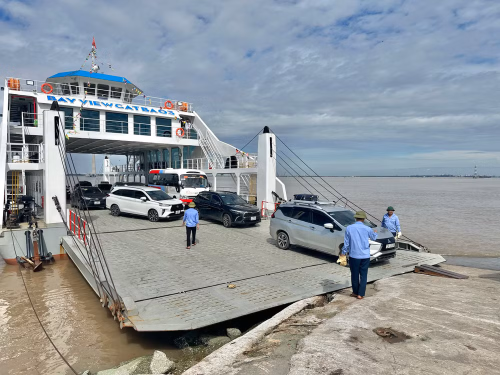 Bến phà Đồng Bài.