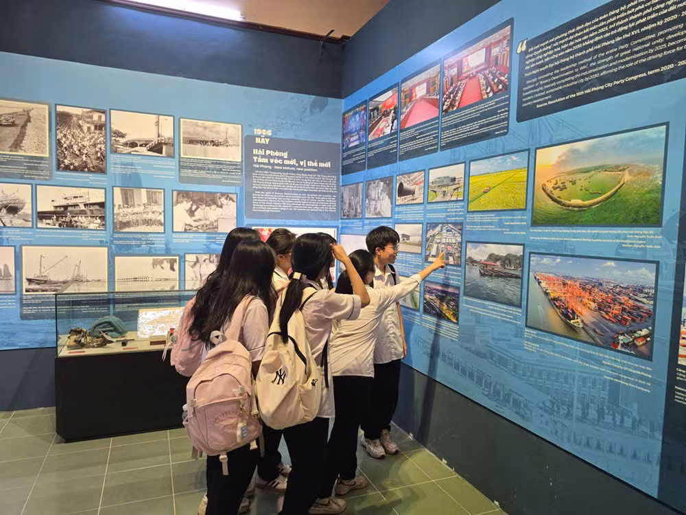 Học sinh Hải Phòng tham quan, tìm hiểu chuyên đề.