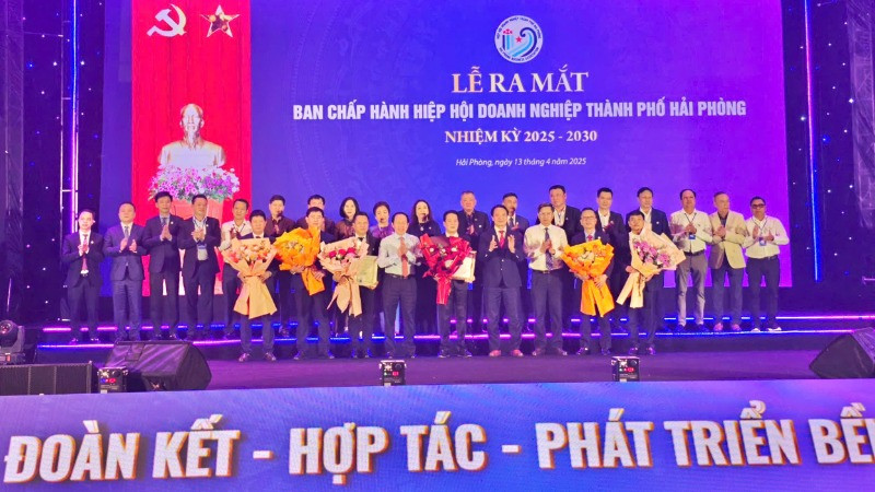 Ra mắt Ban chấp hành Hiệp hội doanh nghiệp thành phố Hải Phòng.