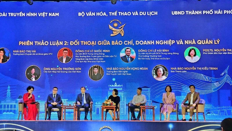 Đối thoại giữa báo chí, doanh nghiệp và nhà quản lý.