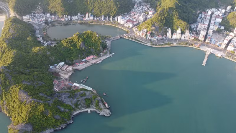 Một góc quần đảo Cát Bà nhìn từ trên cao.