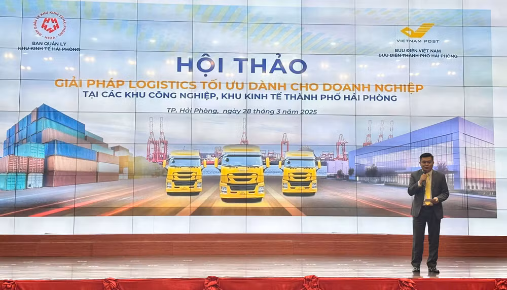 Các đại biểu trình bày giải pháp tối ưu dành cho doanh nghiệp logistics Hải Phòng.