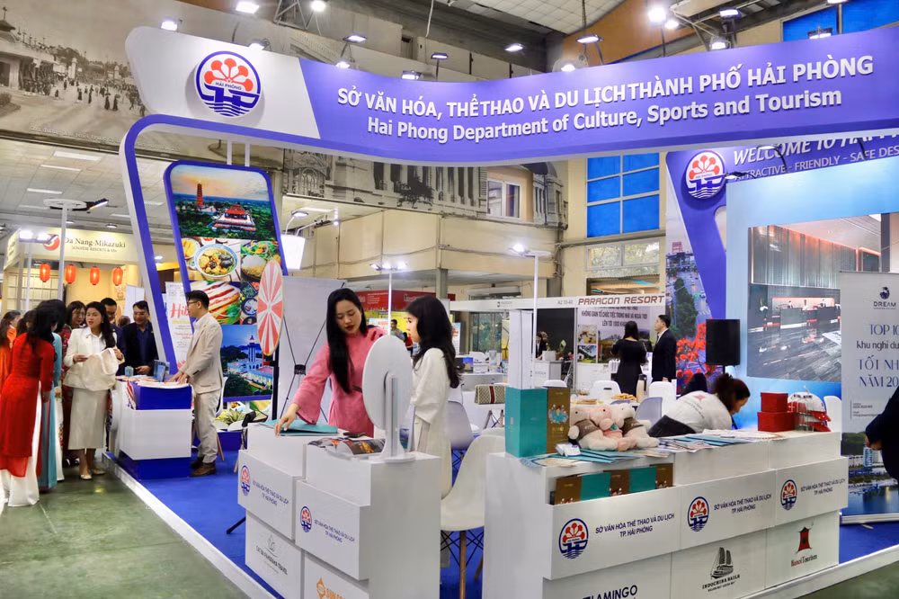 Gian hàng của Sở Văn hóa, Thể thao và Du lịch thành phố Hải Phòng tại Hội chợ.