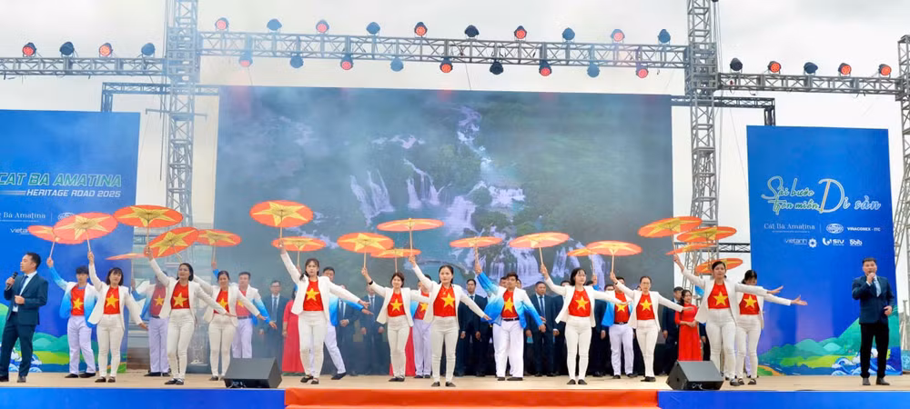 Chương trình nghệ thuật khai mạc du lịch Cát Bà năm 2025.