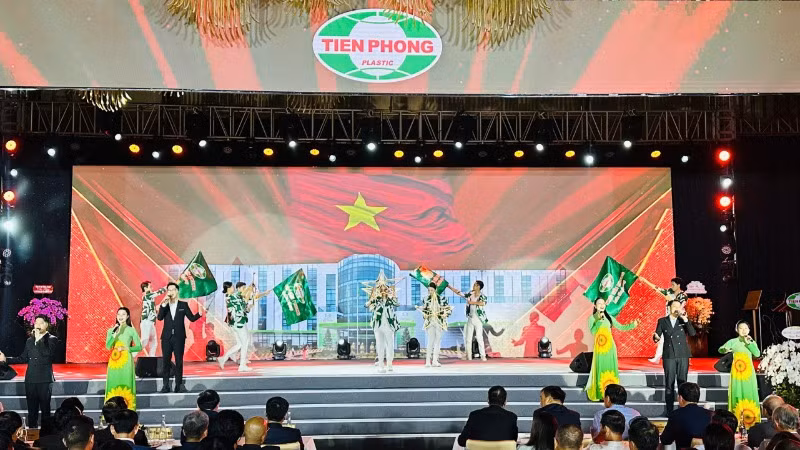 Tiết mục văn nghệ chào mừng lễ kỷ niệm. (Ảnh: PV)