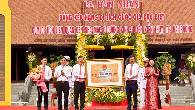 Huyện Kiến Thụy đón nhận Bằng xếp hạng Di tích quốc gia đặc biệt Cụm di tích liên quan đến nhà Mạc tại Dương Kinh.