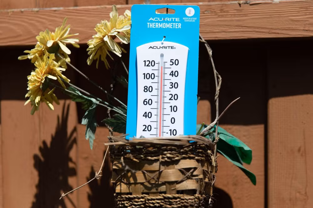 Nhiệt độ ngoài trời tại thành phố Plano, bang Texas, ngày 27/6, lên tới 3 chữ số (theo độ F). (Ảnh: Tân Hoa xã/Shutterstock)