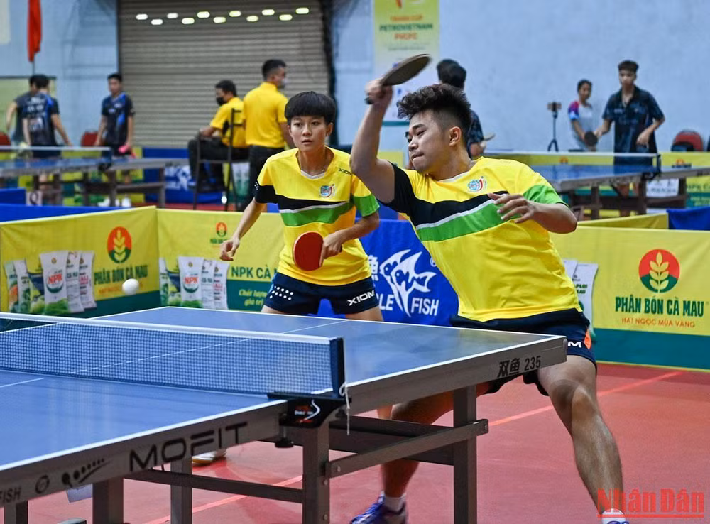 Trận đấu giữa Đức Tuân và Ngọc Lan gặp Mai Ngọc và Anh Hoàng sẽ diễn ra vào lúc 8 giờ sáng mai (15/7).