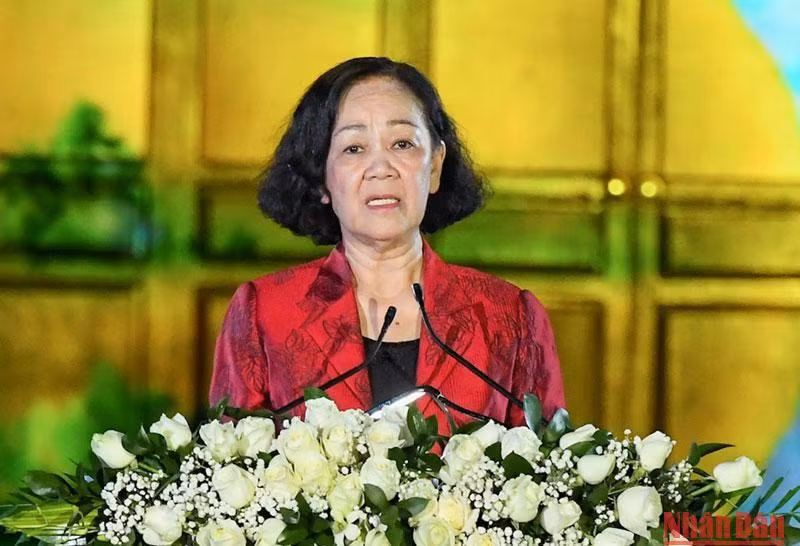 Đồng chí Trương Thị Mai phát biểu khai mạc Chương trình nghệ thuật “Khát vọng hòa bình”.