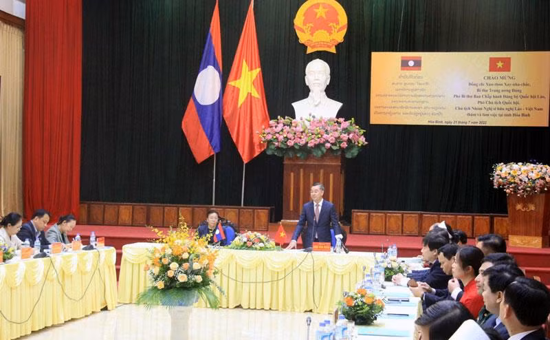 Đồng chí Ngô Văn Tuấn, Ủy viên Trung ương Đảng, Bí thư Tỉnh ủy Hòa Bình phát biểu tại buổi làm việc.