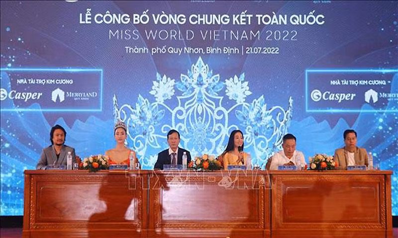 Ban tổ chức trả lời báo chí tại lễ công bố vòng Chung kết cuộc thi Miss World Vietnam 2022. 