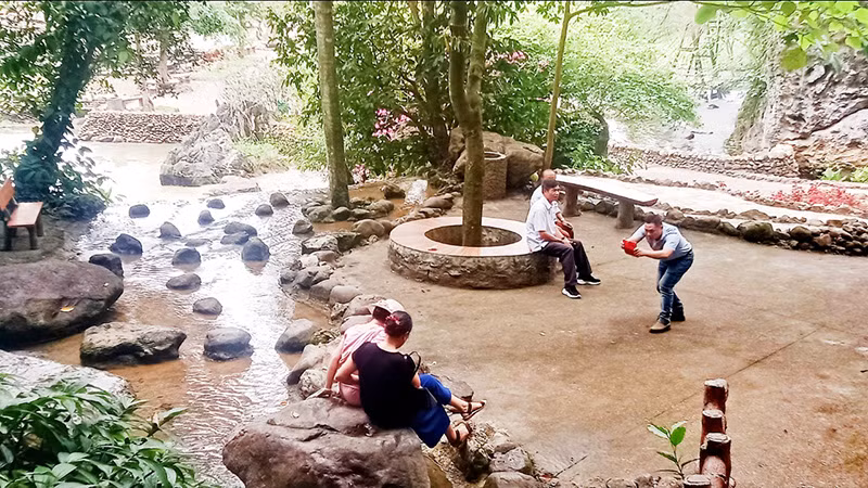 Khu bảo tồn và khai thác di tích hang Phượng Hoàng-suối Mỏ Gà.