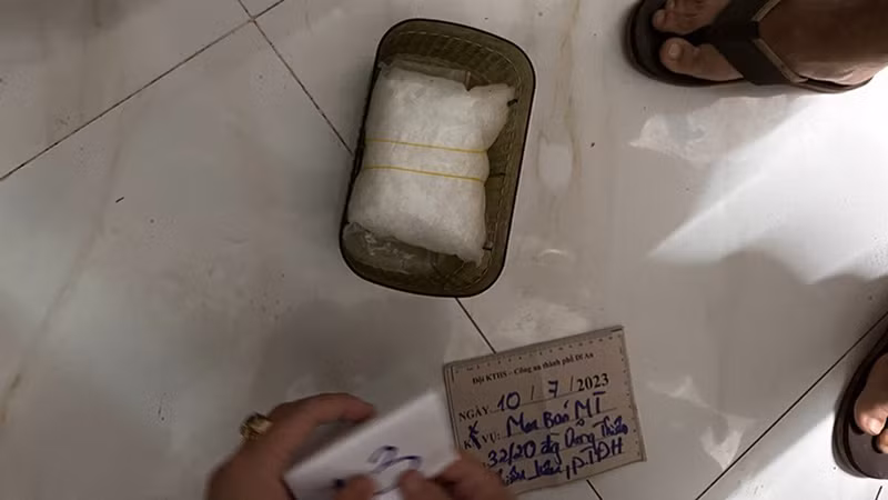 Công an thành phố Thuận An và Công an thành phố Dĩ An, tỉnh Bình Dương triệt xóa đường dây mua bán trái phép chất ma túy.