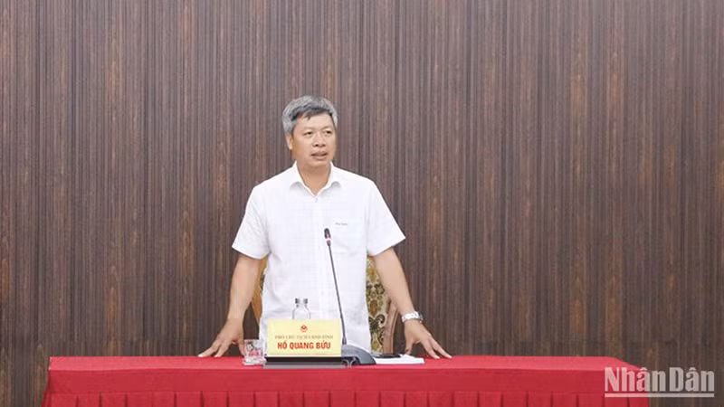 Phó Chủ tịch Ủy ban nhân dân tỉnh Hồ Quang Bửu phát biểu chỉ đạo tại hội nghị.