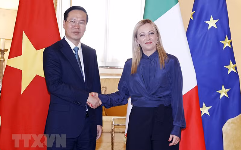 Chủ tịch nước Võ Văn Thưởng gặp Thủ tướng Italy Giorgia Meloni. (Ảnh: TTXVN)