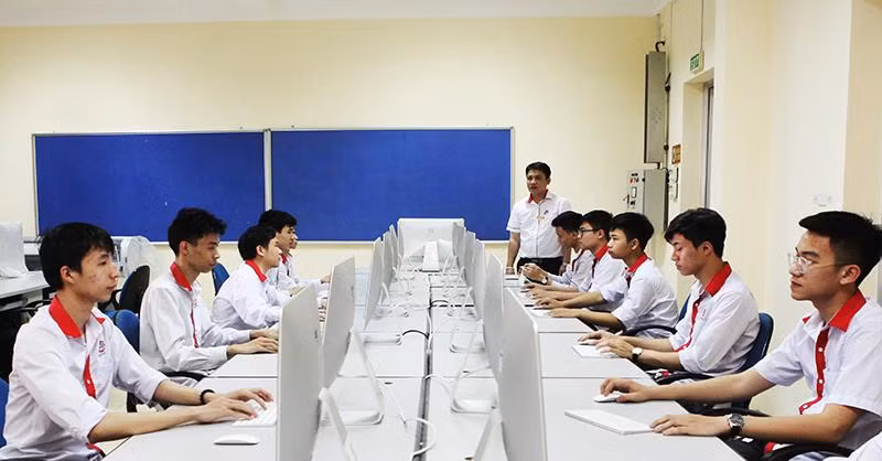 Đào tạo nghề công nghệ thông tin ở Trường cao đẳng nghề Công nghệ cao Hà Nội. (Ảnh: HHT)