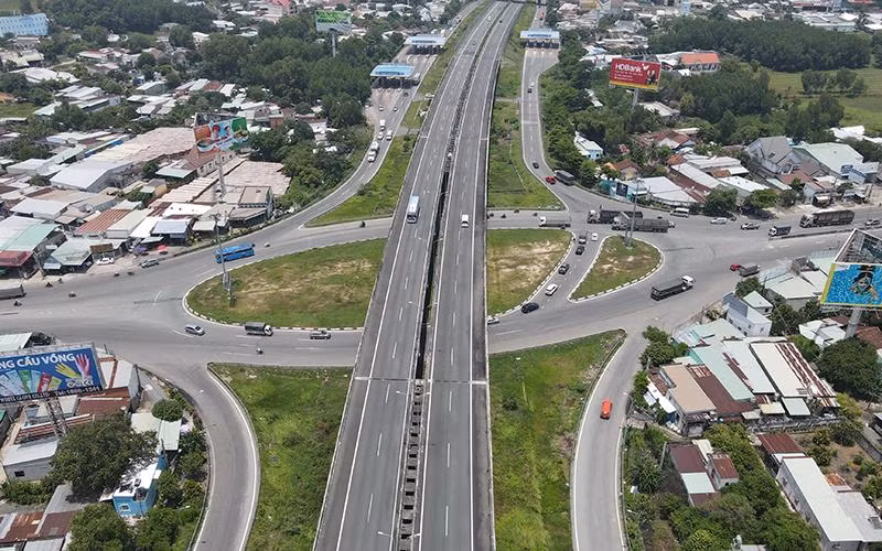 Đường bộ cao tốc Thành phố Hồ Chí Minh-Long Thành-Dầu Giây, đoạn qua địa bàn tỉnh Đồng Nai. (Ảnh THIÊN VƯƠNG)