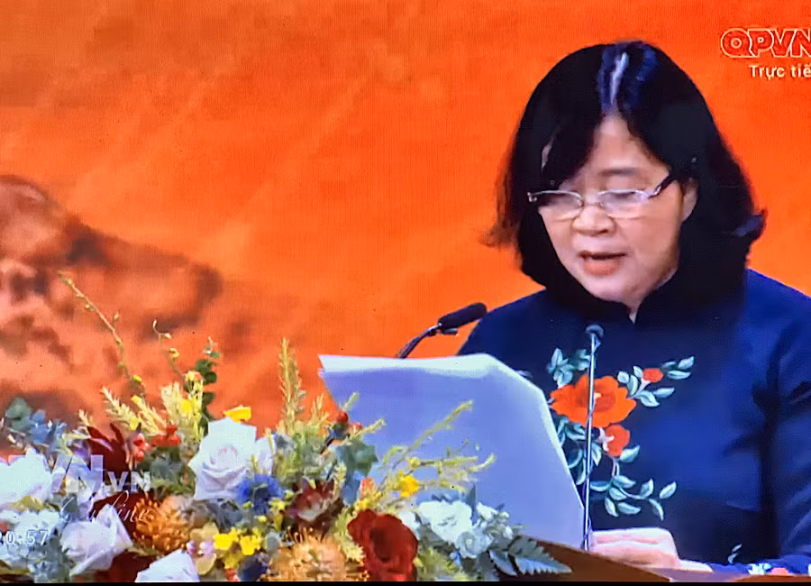 Đồng chí Bùi Thị Minh Hoài phát biểu tại lễ phát động.