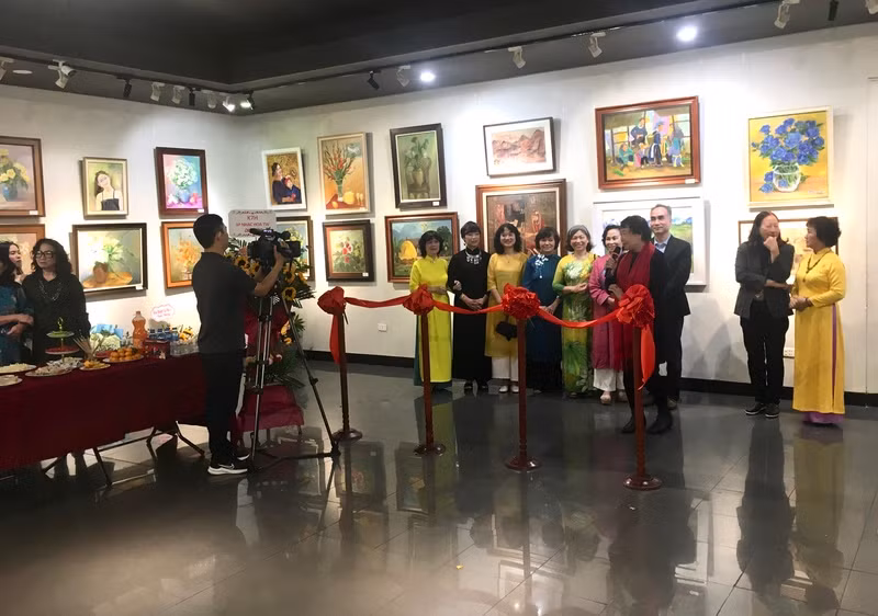 Khai mạc Triển lãm tranh "Giao mùa".