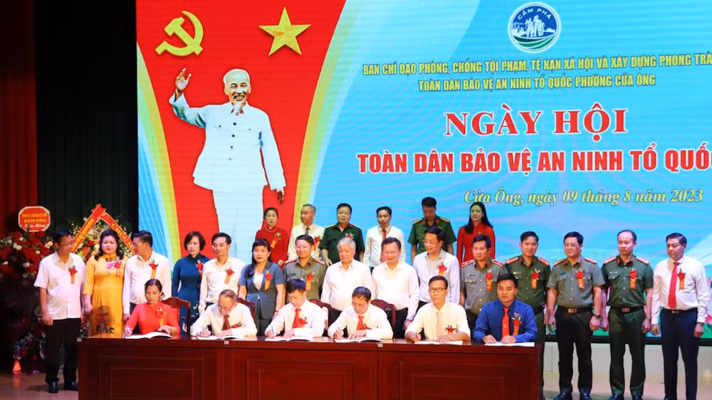 Các cơ quan, tổ chức trên địa bàn phường Cửa Ông ký kết giao ước thi đua thực hiện phong trào Toàn dân bảo vệ an ninh tổ quốc năm 2023.