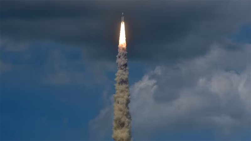 Ấn Độ phóng tàu Chandrayaan-3 từ trung tâm không gian chính tại bang Andhra Pradesh, miền Nam nước này, ngày 14/7/2023. (Ảnh: Reuters) Ấn Độ phóng tàu Chandrayaan-3 từ trung tâm không gian chính tại bang Andhra Pradesh, miền Nam nước này, ngày 14/7/2023. (Ảnh: Reuters)