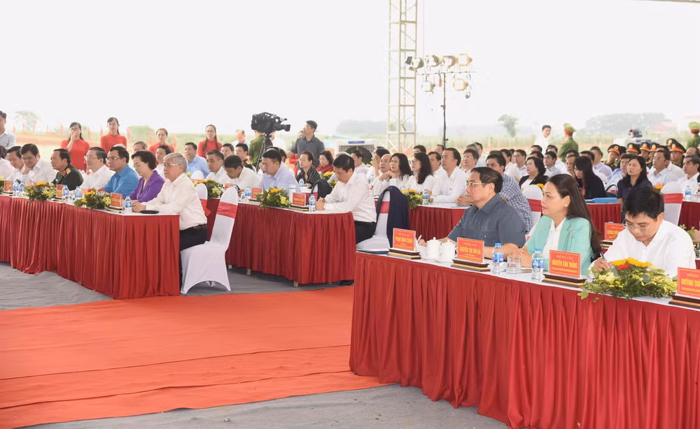 Thủ tướng Phạm Minh Chính và các đại biểu dự Lễ phát động Phong trào thi đua.