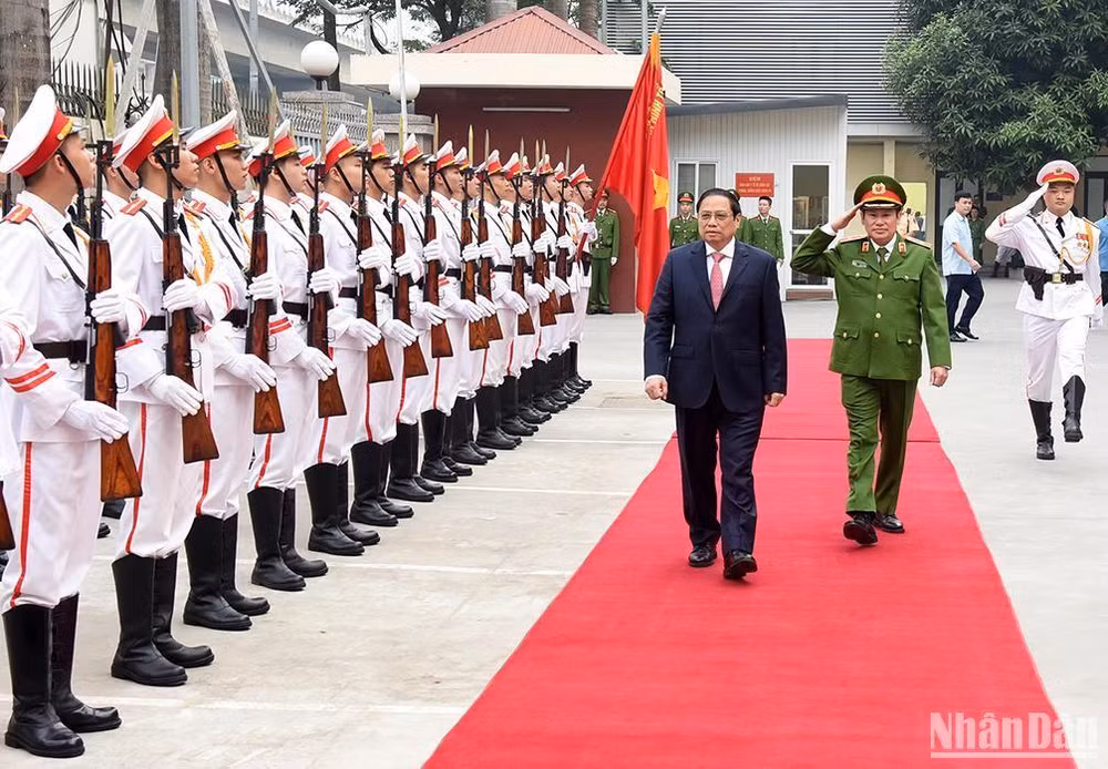 Thủ tướng Phạm Minh Chính duyệt đội danh dự.