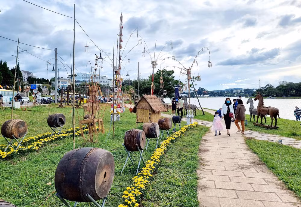 Lối vào không gian triển lãm “Thiên đường Tây Nguyên”.
