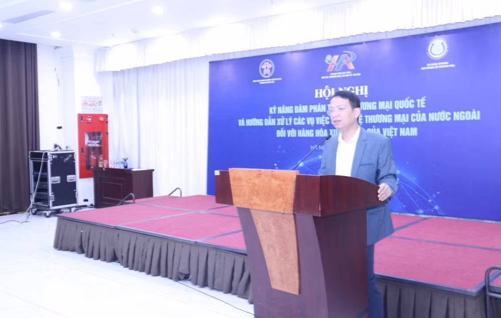 Cục trưởng Cục Phòng vệ thương mại Lê Triệu Dũng phát biểu tại Hội nghị.