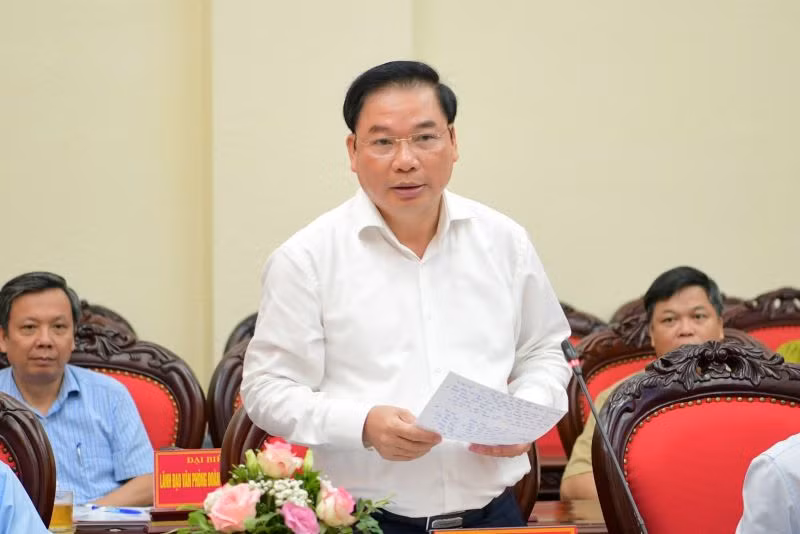 Đồng chí Tống Quang Thìn, Phó Chủ tịch Thường trực Ủy ban nhân dân tỉnh Ninh Bình phát biểu tại hội nghị. (Ảnh: TRƯỜNG GIANG)