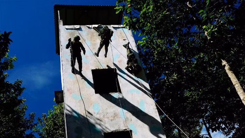 Huấn luyện chống khủng bố.