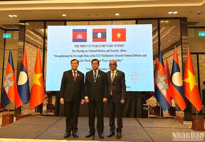 Ba lãnh đạo cấp Ủy ban của Quốc hội/ Nghị viện ba nước Campuchia, Lào, Việt Nam đồng chủ trì phiên họp