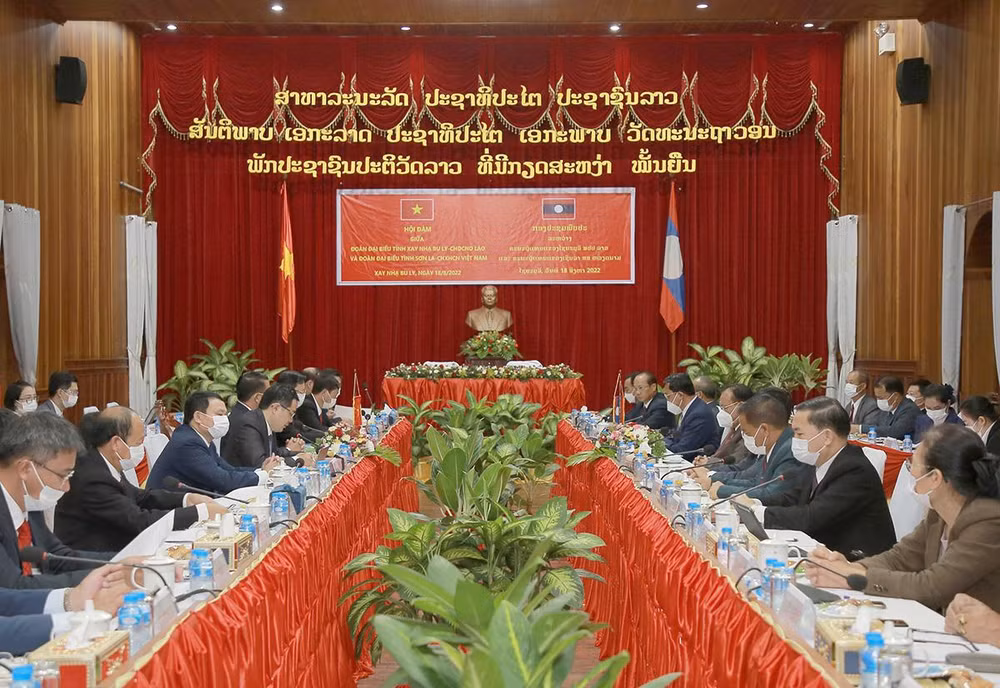 Hội đàm giữa Đoàn đại biểu cấp cao hai tỉnh Sơn La và Xayabury.