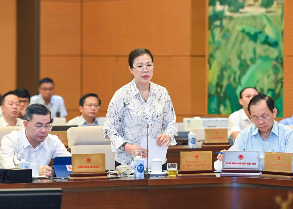 Phó Chủ tịch Ủy ban Trung ương Mặt trận Tổ quốc Việt Nam Trương Thị Ngọc Ánh phát biểu ý kiến.