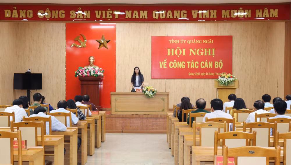 Bí thư Tỉnh ủy Quảng Ngãi Bùi Thị Quỳnh Vân chủ trì hội nghị xem xét kỷ luật đảng viên vi phạm. 