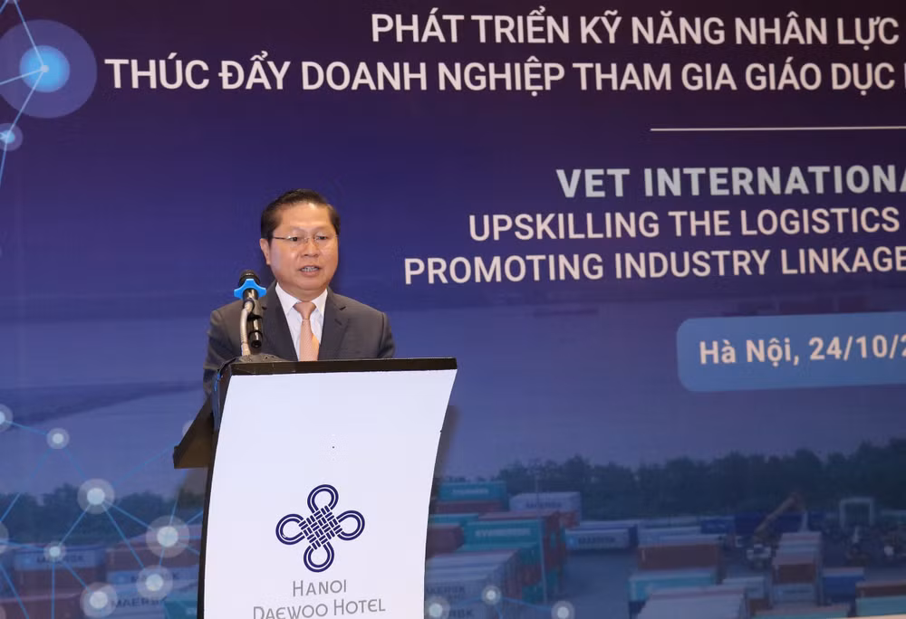 Thứ trưởng Lao động-Thương binh và Xã hội Lê Tấn Dũng phát biểu tại Diễn đàn.