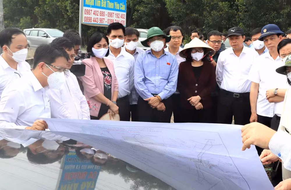 Lãnh đạo tỉnh Đồng Nai và tỉnh Bà Rịa-Vũng Tàu khảo sát khu vực xây dựng đường cao tốc Biên Hòa-Vũng Tàu.