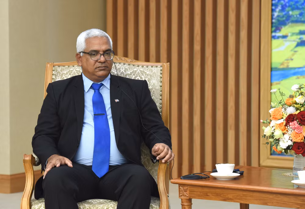 Bộ trưởng Tư pháp Cộng hòa Cuba Oscar Manuel Silvera Martínez phát biểu tại buổi tiếp.