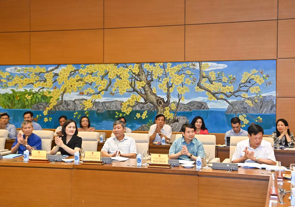 Các đại biểu, chuyên gia dự Tọa đàm.