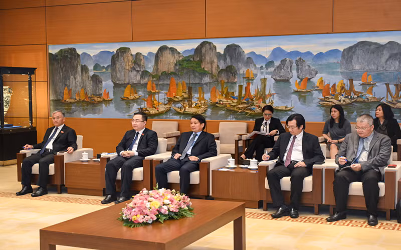 Các đại biểu dự buổi tiếp.